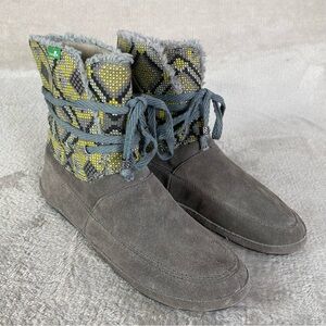 Sanuk Sun Down Chill Ankle Boots Womens Size 7 Gray Yellow Suede Faux Fur NEW